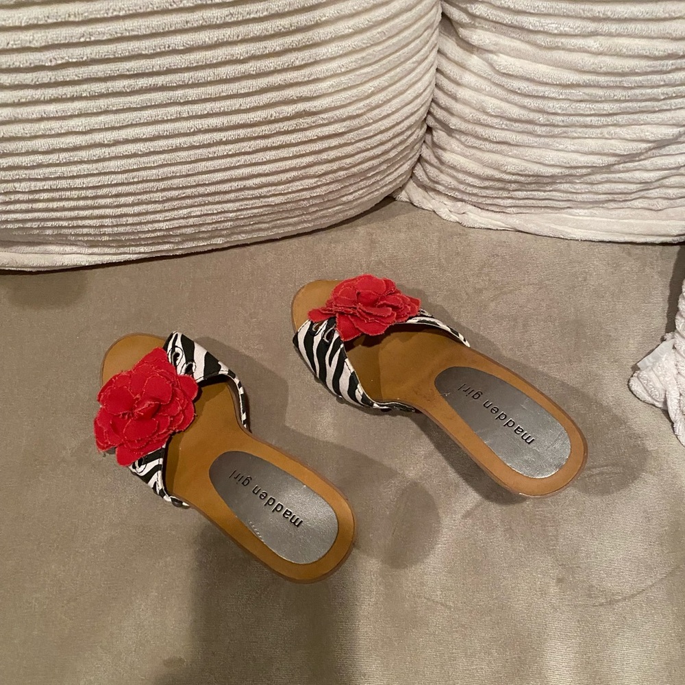 Steve Madden zebra low heel sandals